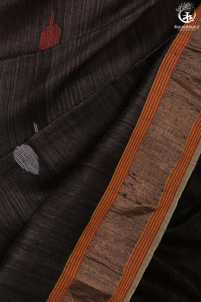 Black Handwoven Jamdani Muslin Matka Silk Saree-Rutambhara-RUTAMBHARA